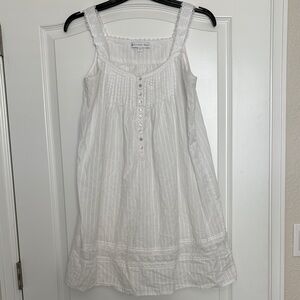 Eileen West White Lace-Trimmed Gown